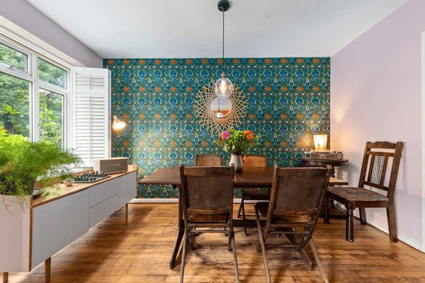 Space-Optimized Dining - Image 4